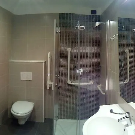 Alpina & فندق لا تْويلي